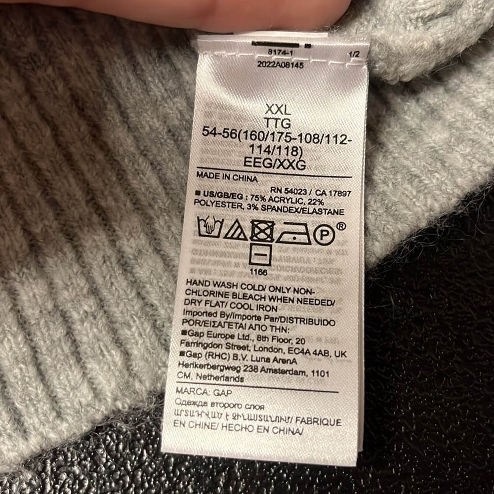 Super soft Gap knit sweater - cream, grey, winter, Christmas, pull over - Picture 4 of 4